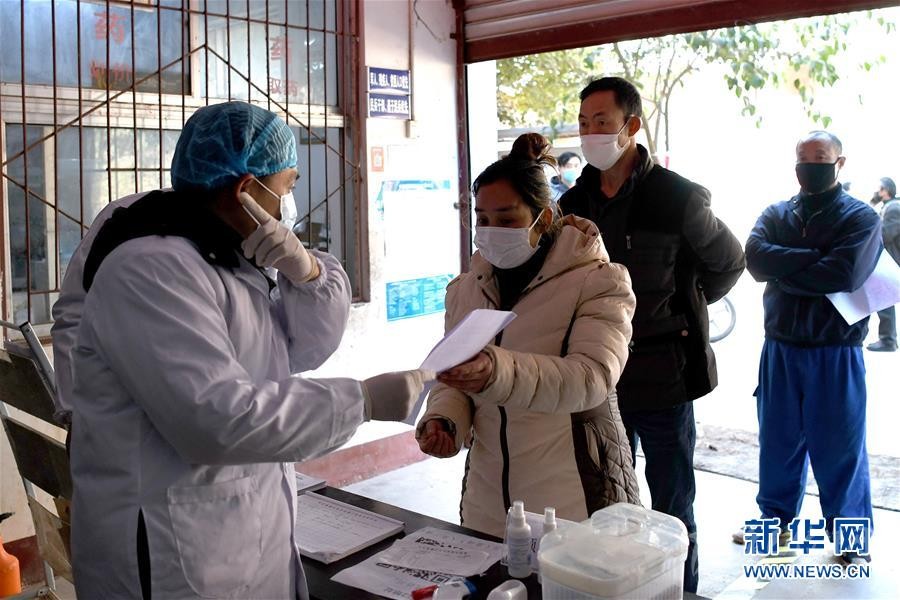 （抓好經(jīng)濟(jì)發(fā)展 應(yīng)對(duì)復(fù)雜局面·圖文互動(dòng)）（3）2500萬(wàn)農(nóng)民工如何安全返崗？——農(nóng)民工大省四川復(fù)工觀察