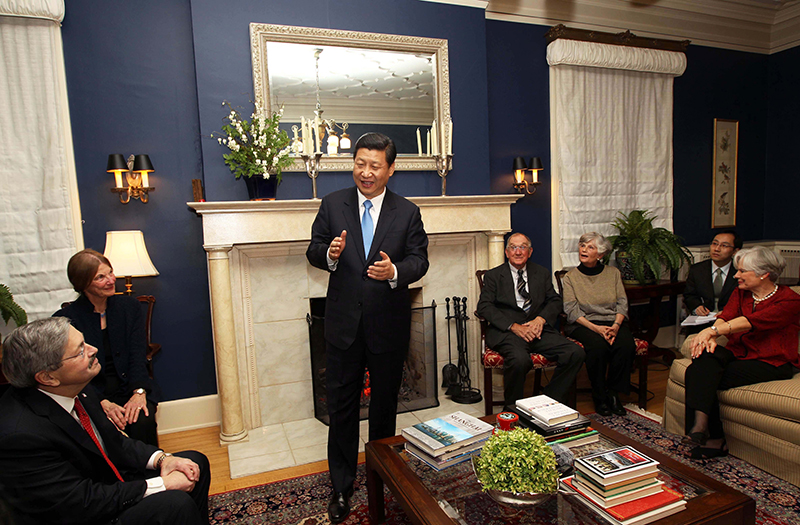 習(xí)近平2012年訪美時與老朋友敘舊場景。