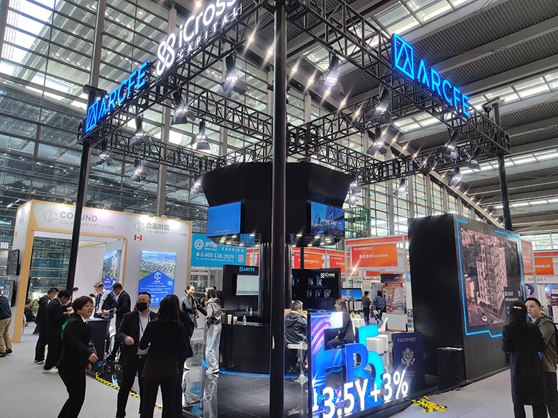 2023年12月16日，第十七屆深圳國際金融博覽會(huì)在深圳會(huì)展中心開幕，近300家金融機(jī)構(gòu)和企業(yè)攜手多款金融產(chǎn)品集中亮相。