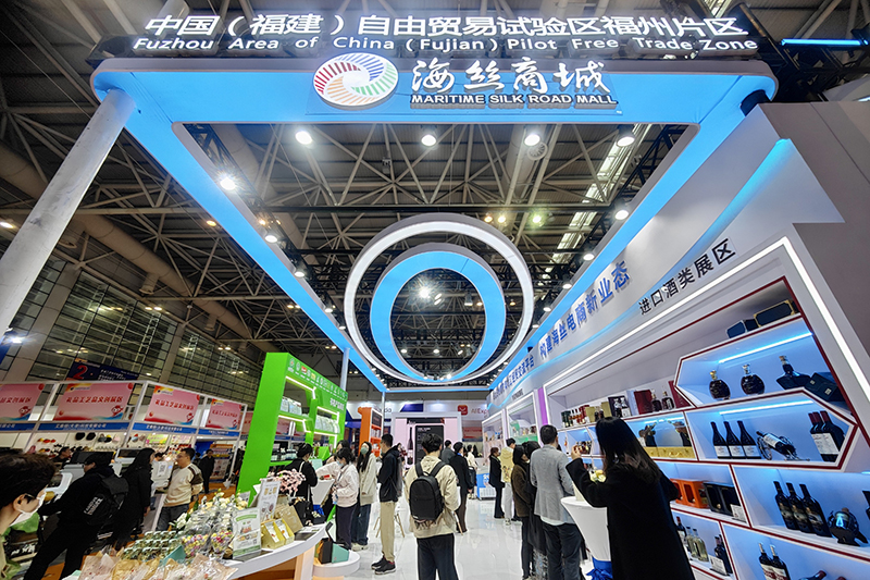 2024年3月18日，第四屆中國跨境電商交易會(huì)在福建福州開幕。展會(huì)聚焦“鏈接跨境全流域 共建電商新生態(tài)”，集聚全國80余個(gè)外貿(mào)產(chǎn)業(yè)帶的上千家供應(yīng)鏈企業(yè)。