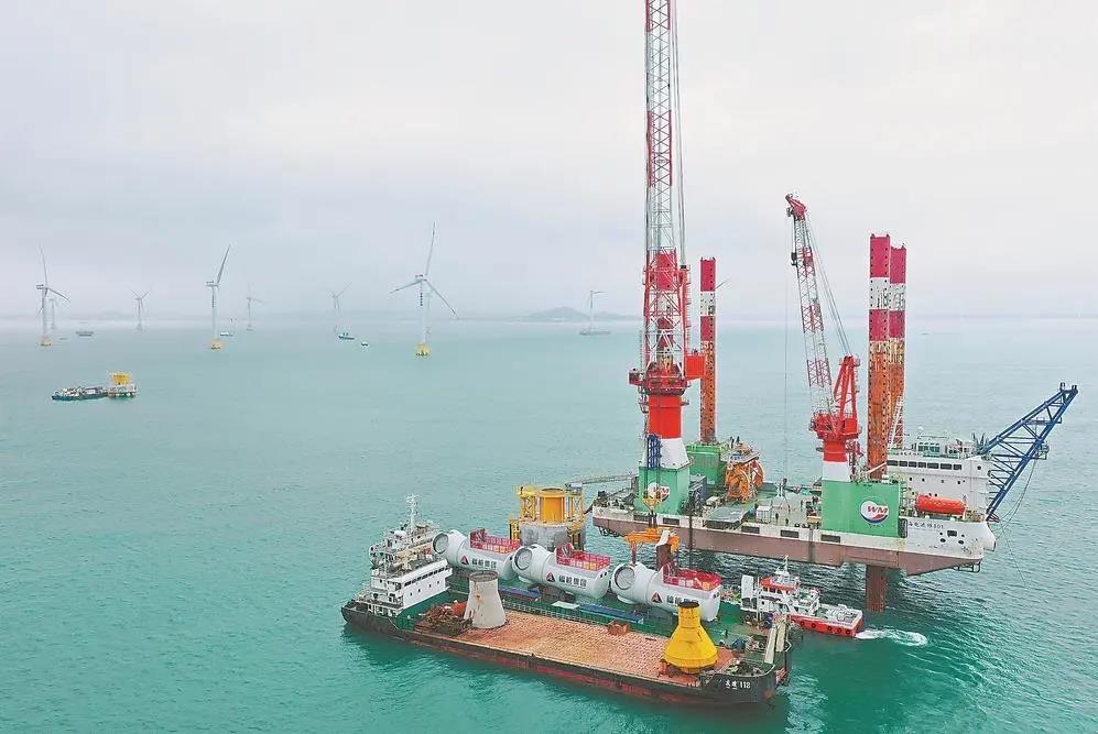 福能集團(tuán)曾是“一煤獨(dú)大”的老國(guó)企，近年來積極轉(zhuǎn)型，布局新能源、新材料、醫(yī)療健康等領(lǐng)域。圖為福能集團(tuán)三川海上風(fēng)電項(xiàng)目。（資料圖片）