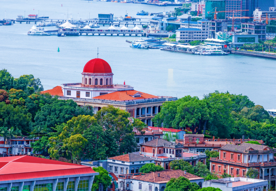 鼓浪嶼素有“萬國建筑博物館”的美譽(yù)，八卦樓作為全國重點(diǎn)文物保護(hù)單位，是鼓浪嶼世界文化遺產(chǎn)核心要素之一。楊勁堅(jiān) 攝