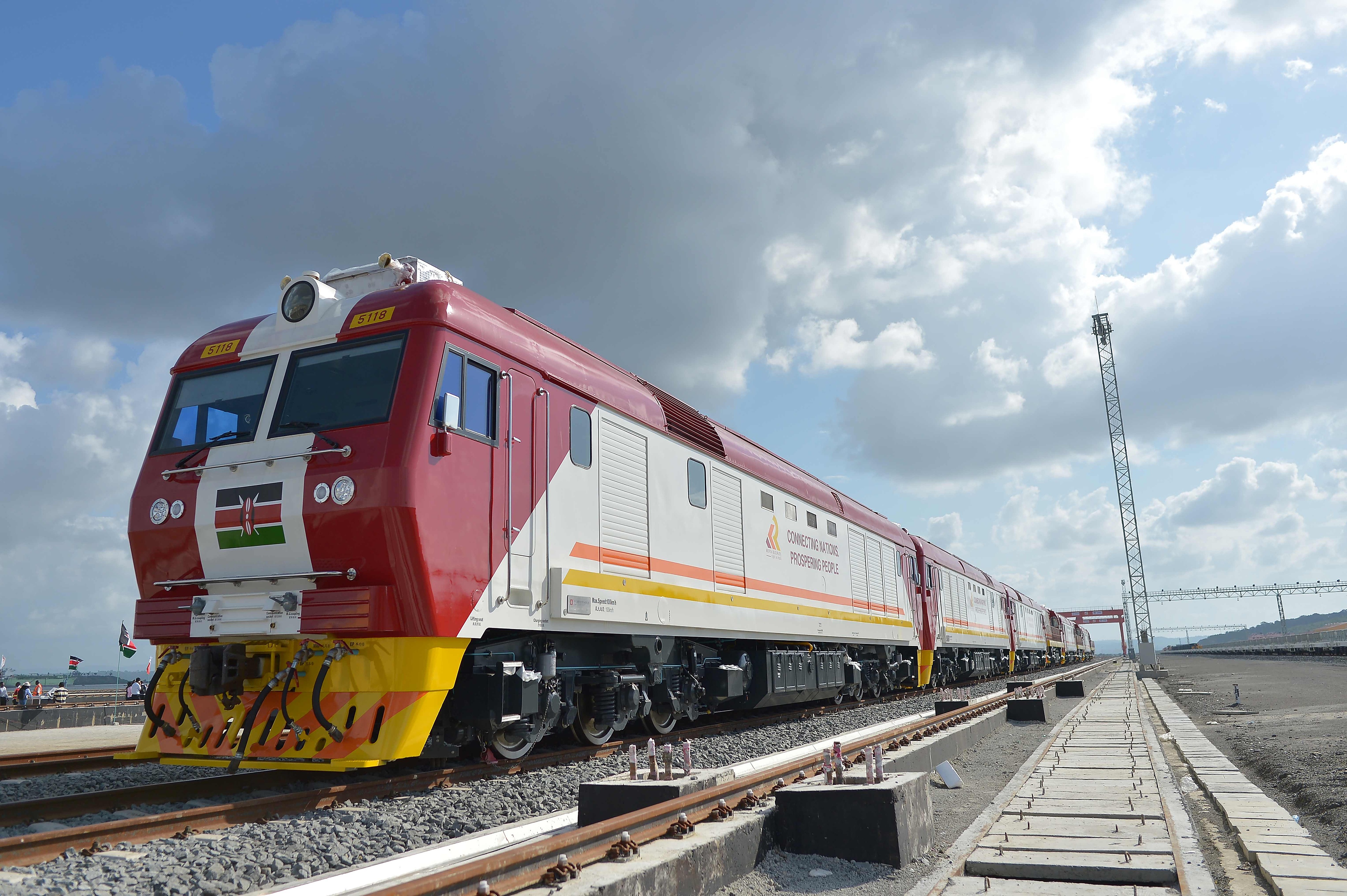 當(dāng)?shù)貢r(shí)間2017年5月30日，肯尼亞蒙巴薩，連接肯尼亞港口城市蒙巴薩和首都內(nèi)羅畢的蒙內(nèi)鐵路正式竣工通車。